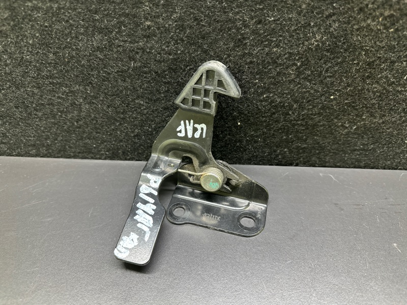 Крюк замка капота NISSAN LEAF 10-17 65670-3NA0A Б/У