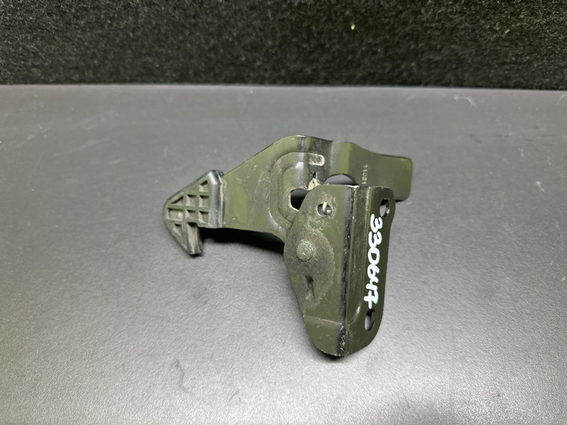 Крюк замка капота LEAF 10-17