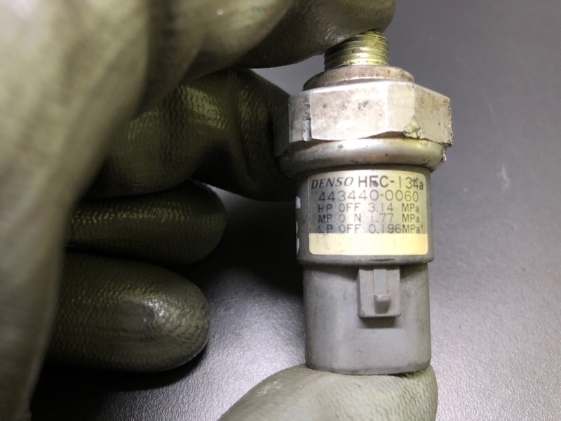 Датчик давления кондиционера HIGHLANDER 01-07 2002 Внедорожник 3.0 1MZFE