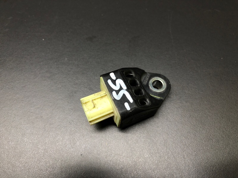 Запчасть датчик удара передний TOYOTA CAMRY 50 12-15 89173-09820 Б/У Датчик удара передний TOYOTA CAMRY 50 12-15 89173-09820 Б/У