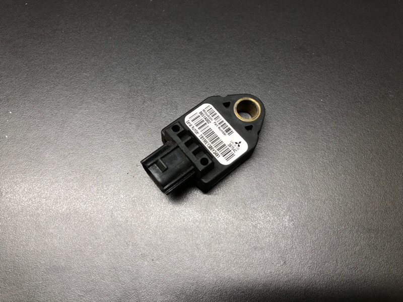 Запчасть датчик удара MITSUBISHI OUTLANDER XL 05-13 8651A002 Б/У Датчик удара MITSUBISHI OUTLANDER XL 05-13 8651A002 Б/У