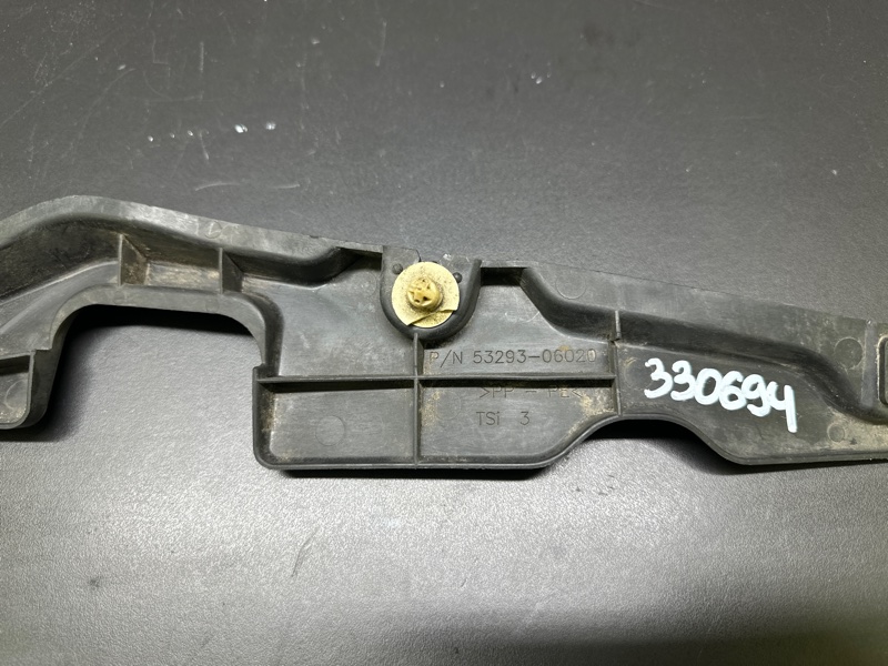 Дефлектор радиатора правый CAMRY 30 02-06 Дефлектор радиатора правый CAMRY 30 02-06