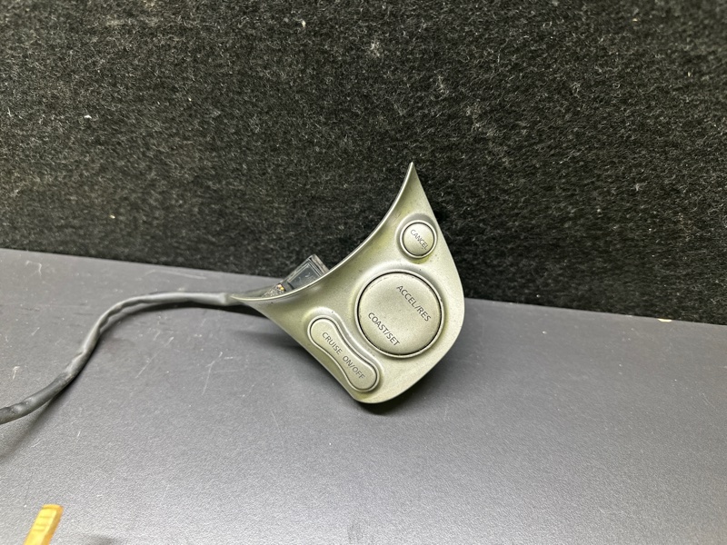 Кнопки на руль правые NV200 USA 13-