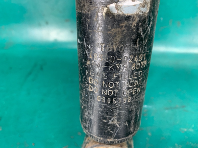 Амортизатор задний правый TOYOTA AURIS 06-12 Амортизатор задний правый TOYOTA AURIS 06-12