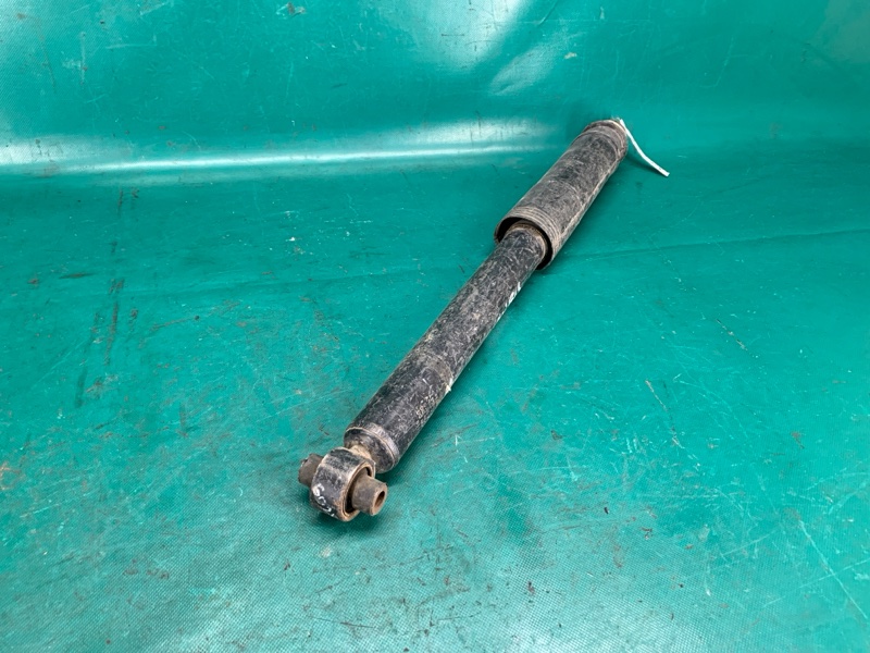 Амортизатор задний правый AURIS 06-12 Амортизатор задний правый AURIS 06-12