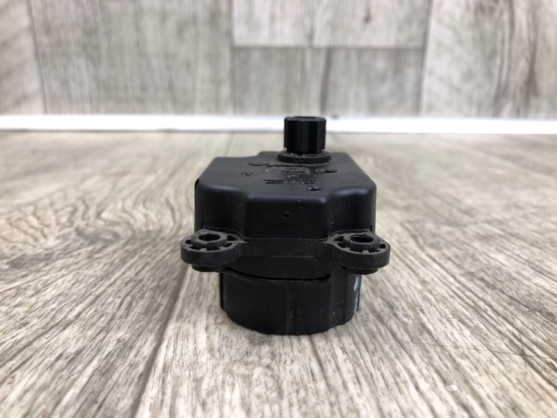 Моторчик заслонки печки FORD FOCUS 10-18 CB8 2.0 XQDA