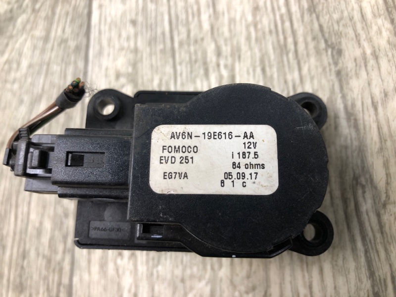 Моторчик заслонки печки FOCUS 10-18 2017 CB8 2.0 XQDA