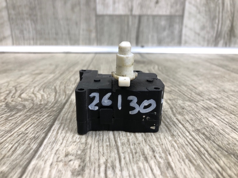 Моторчик заслонки печки VOLKSWAGEN PHAETON 02-10