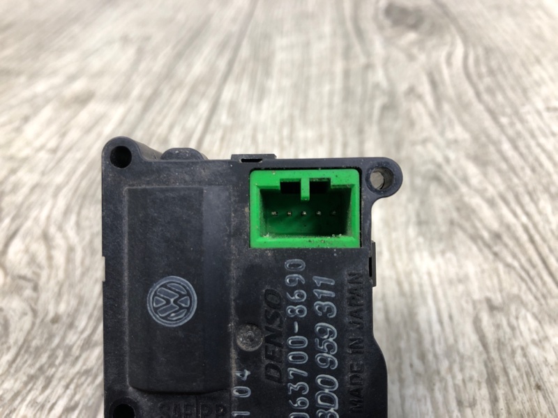 Моторчик заслонки печки PHAETON 02-10