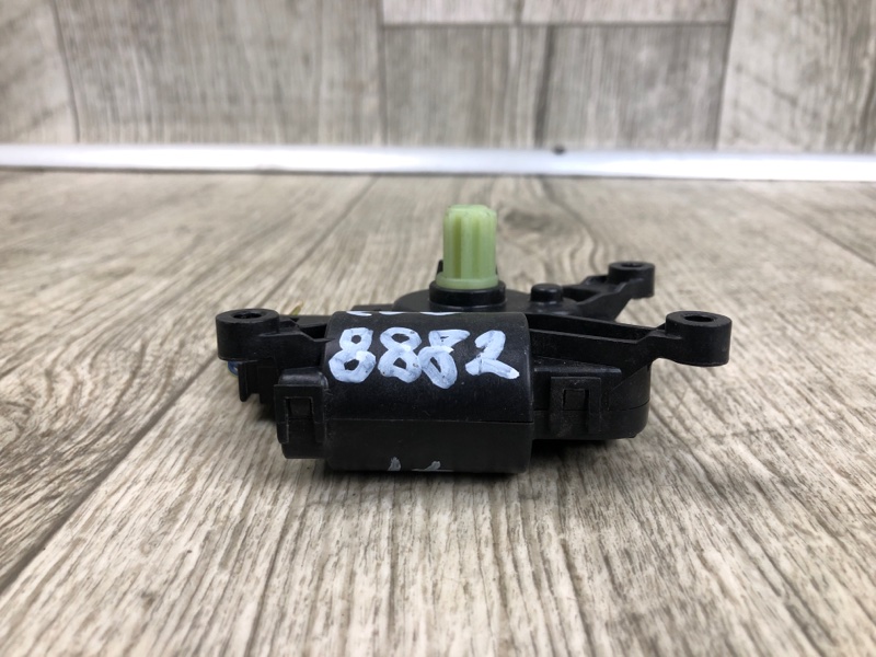 Моторчик заслонки печки CHRYSLER 200 14-16 UF 2.4 ED6