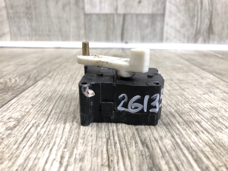 Моторчик заслонки печки PHAETON 02-10