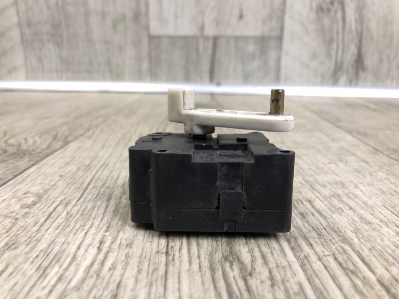 Моторчик заслонки печки PHAETON 02-10