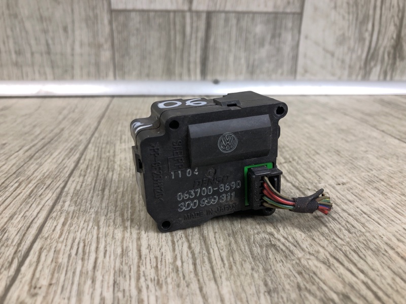 Моторчик заслонки печки VOLKSWAGEN PHAETON 02-10 3D0959311 Б/У