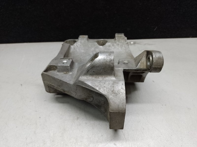 Кронштейн компрессора кондиционера ACURA MDX (YD2) 06-13 YD2 3.7 J37A1