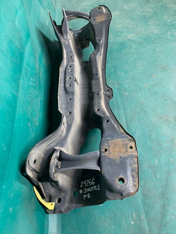 Балка передней подвески SHUTTLE 95-99