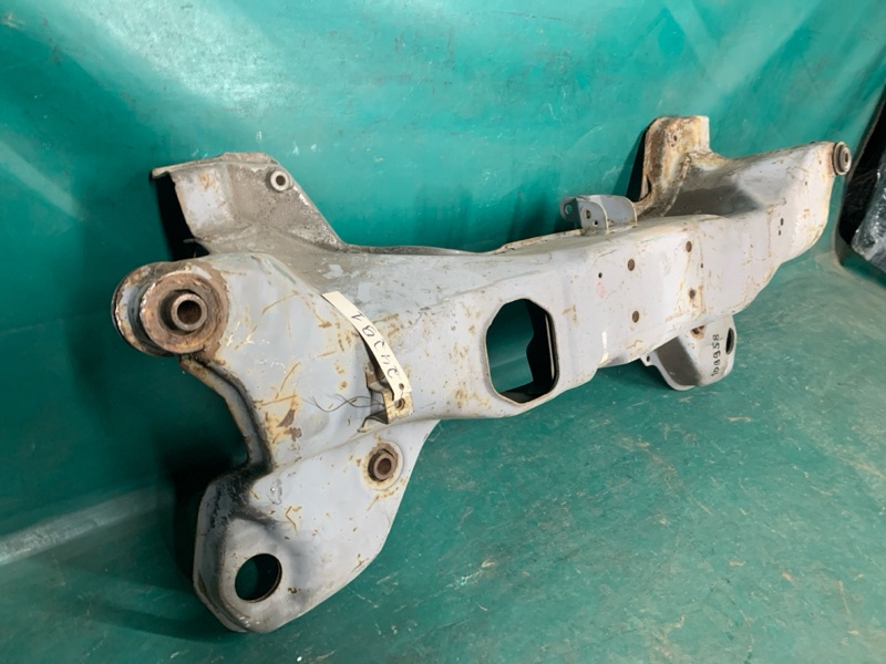 Балка передней подвески SIGMA 90-96