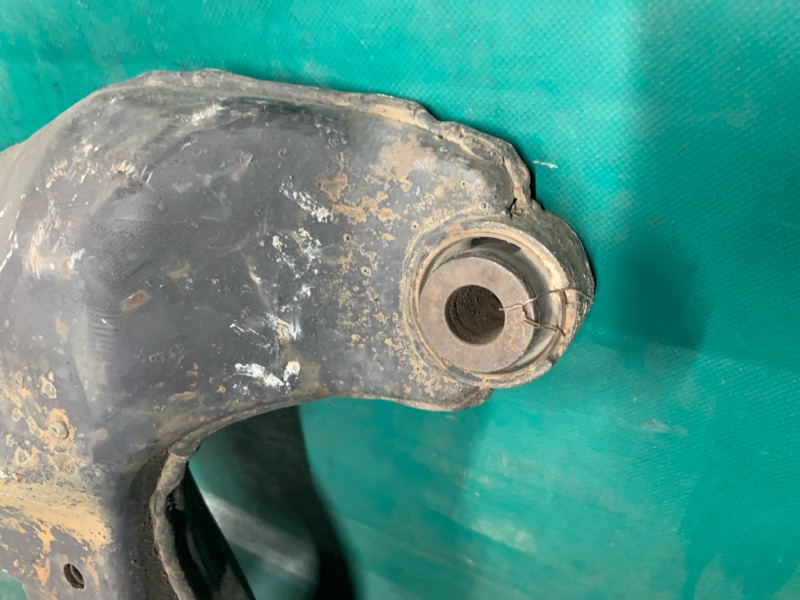 Балка передней подвески MAXIMA A33 99-02