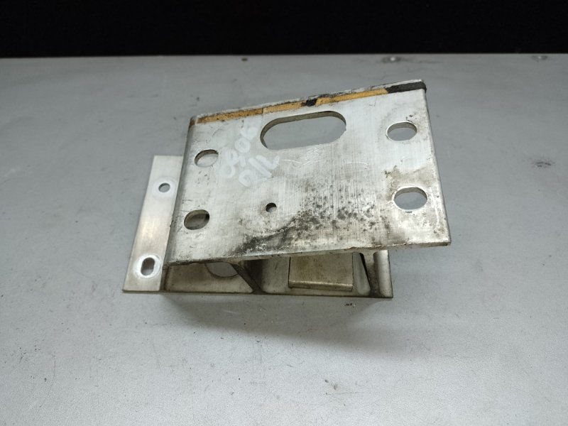 Кронштейн усилителя заднего бампера левый LEXUS LS460 06-12 2007 XF40 4.6 1UR-FSE Б/У