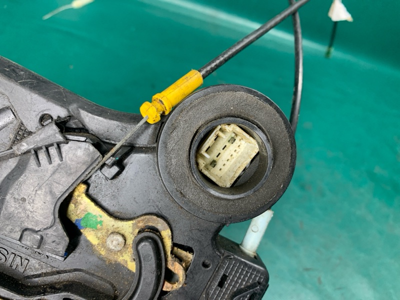 Замок двери задний левый TOYOTA MATRIX 02-08 Замок двери задний левый TOYOTA MATRIX 02-08