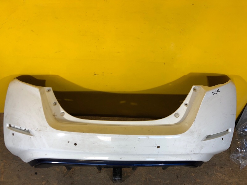 Бампер задний NISSAN LEAF 18-