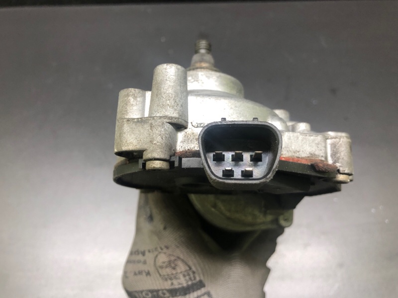 Моторчик стеклоочистителя передний AVALON 05-12