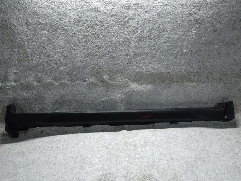 Накладка порога наружная правая NISSAN X-TRAIL/ROGUE T32 13-20 2015 T32 2.5 QR25DE 76850-5HA0A Б/У