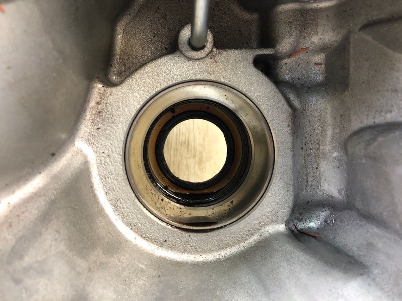 Крышка АКПП передняя MATRIX 08-14 2008 Хэтчбек 1.8 2ZRFE