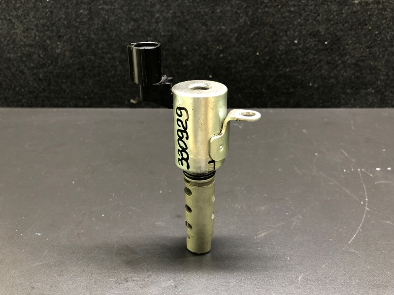 Клапан изменения фаз ГРМ TOYOTA SIENNA 11-16 15330-0P020 Б/У