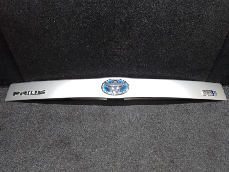 Панель подсветки номера TOYOTA PRIUS - 30 09-17 2011 XW30 1.8 2ZRFXE 76801-47070-B0 Б/У