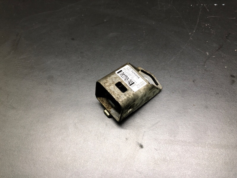 Датчик удара LEXUS ES300 ES330 01-06 89173-06070 Б/У