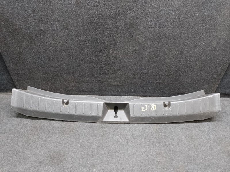 Запчасть накладка на порог багажника SUBARU CROSSTREK 12-17 2015 GP FB20X e-Boxer 94026FJ000VH Б/У Накладка на порог багажника SUBARU CROSSTREK 12-17 2015 GP FB20X e-Boxer 94026FJ000VH Б/У