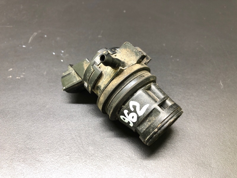 Насос омывателя стекла COROLLA 150 06-13