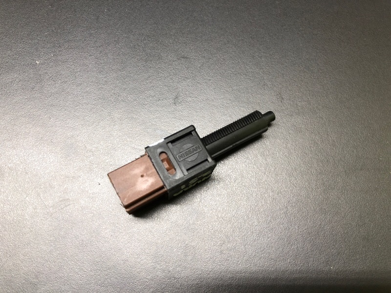 Датчик положения педали тормоза NISSAN TEANA J32 08-14 25300-AT300 Б/У
