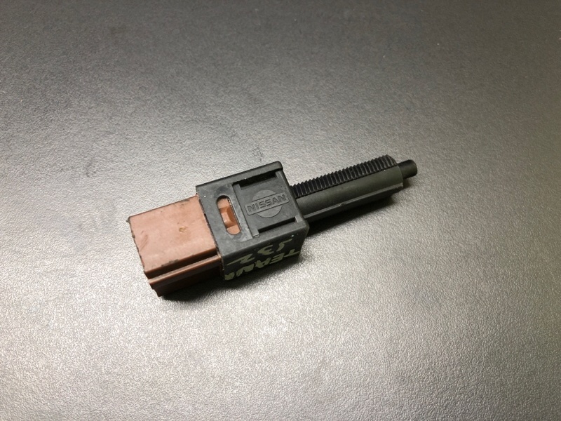 Датчик положения педали тормоза NISSAN TEANA J32 08-14 25300-AT300 Б/У