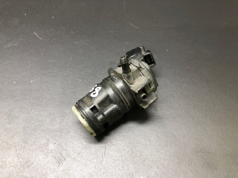 Насос омывателя стекла LEXUS CT200 11-17