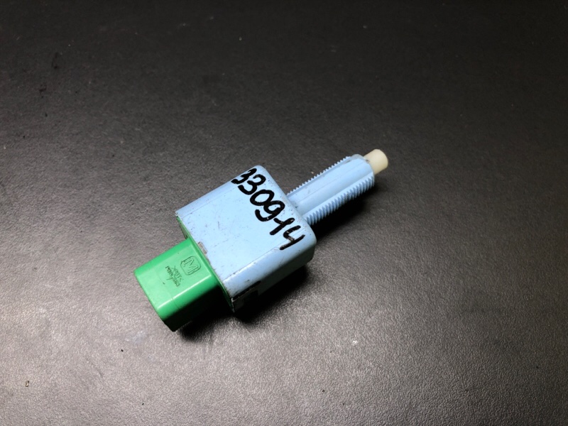 Датчик положения педали тормоза MITSUBISHI ASX / OUTLANDER SPORT 10-21 8614A111 Б/У