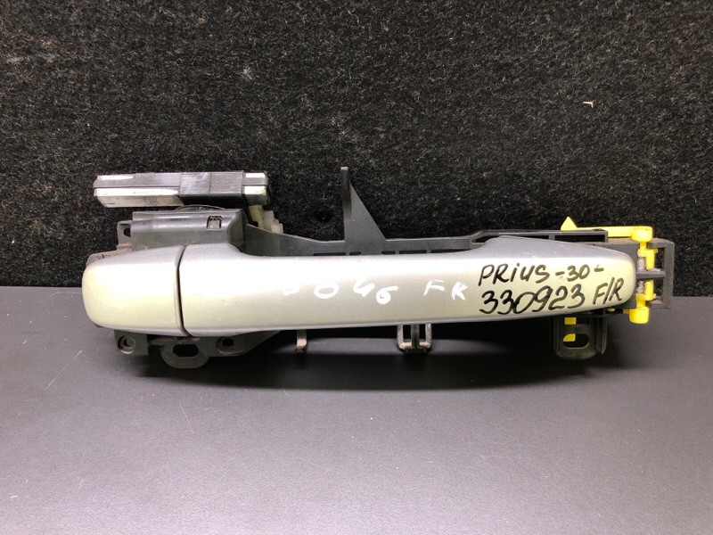 Запчасть ручка двери наружная передняя правая TOYOTA PRIUS - 30 09-17 2011 XW30 1.8 2ZRFXE 69211-74020-B0 Б/У Ручка двери наружная передняя правая TOYOTA PRIUS - 30 09-17 2011 XW30 1.8 2ZRFXE 69211-74020-B0 Б/У