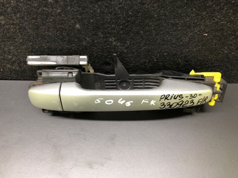 Ручка двери наружная передняя правая PRIUS - 30 09-17 2011 XW30 1.8 2ZRFXE Ручка двери наружная передняя правая PRIUS - 30 09-17 2011 XW30 1.8 2ZRFXE
