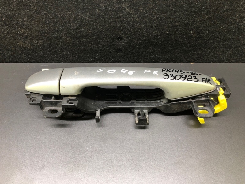 Ручка двери наружная передняя правая TOYOTA PRIUS - 30 09-17 XW30 1.8 2ZRFXE Ручка двери наружная передняя правая TOYOTA PRIUS - 30 09-17 XW30 1.8 2ZRFXE