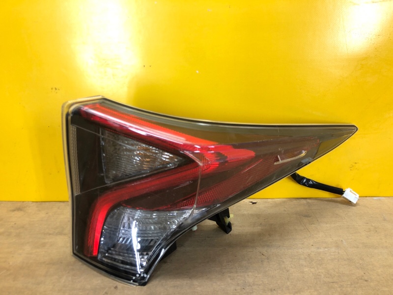 Запчасть фонарь наружный правый TOYOTA PRIUS 16- 8155147291 Б/У Фонарь наружный правый TOYOTA PRIUS 16- 8155147291 Б/У