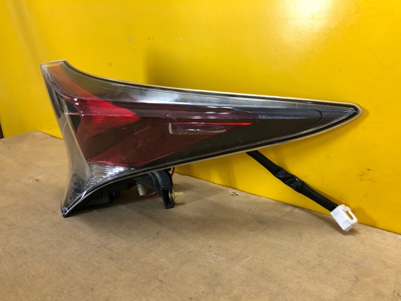 Фонарь наружный правый TOYOTA PRIUS 16- Фонарь наружный правый TOYOTA PRIUS 16-