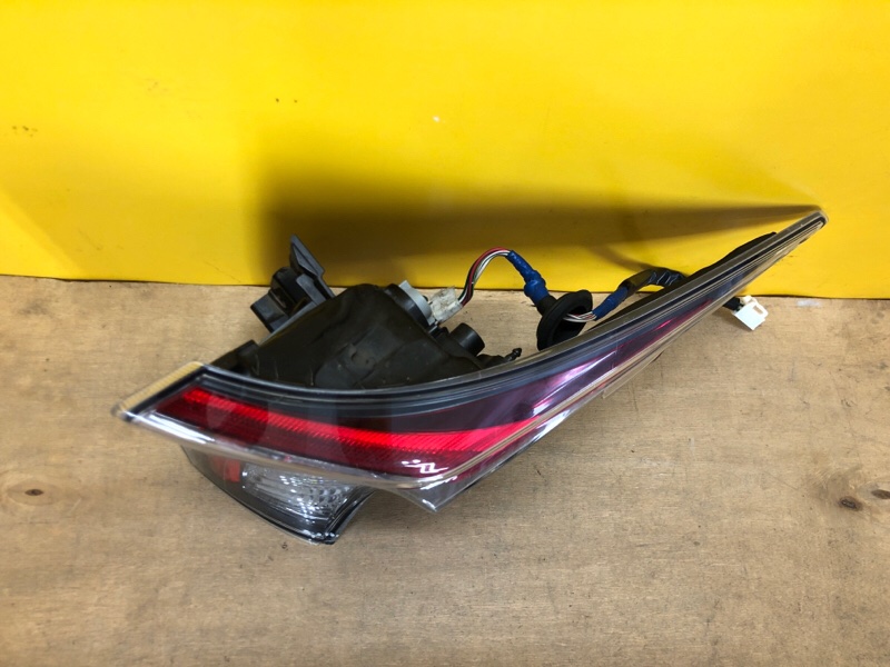 Фонарь наружный правый PRIUS 16- Фонарь наружный правый PRIUS 16-