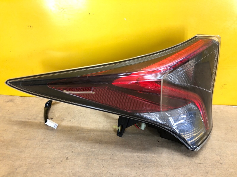 Запчасть фонарь наружный левый TOYOTA PRIUS 16- 8156147281 Б/У Фонарь наружный левый TOYOTA PRIUS 16- 8156147281 Б/У