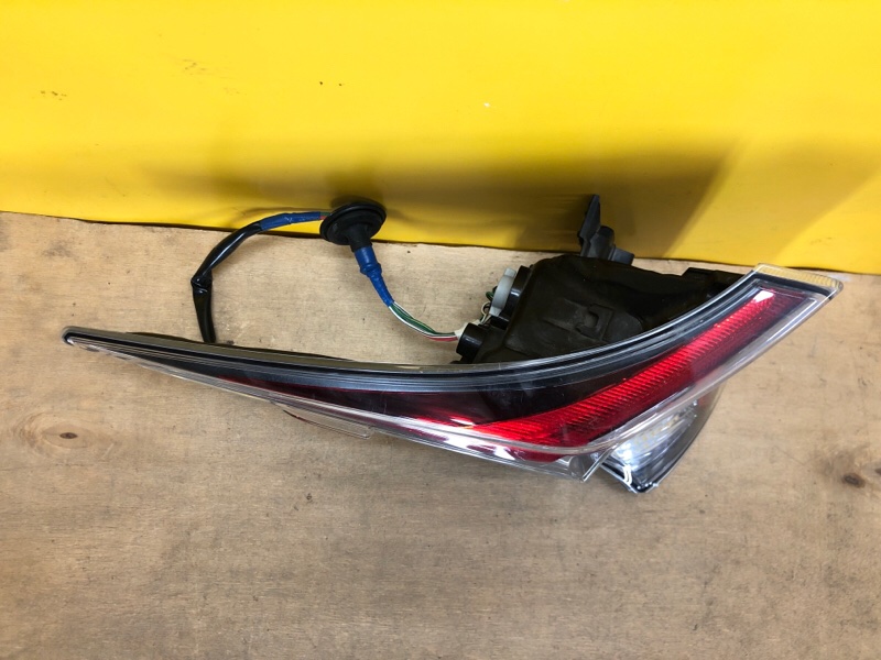 Фонарь наружный левый TOYOTA PRIUS 16- Фонарь наружный левый TOYOTA PRIUS 16-