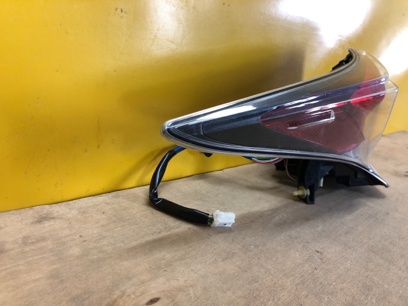 Фонарь наружный левый PRIUS 16- Фонарь наружный левый PRIUS 16-