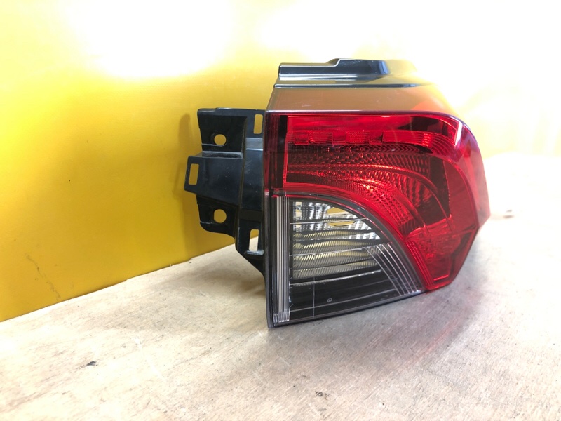 Фонарь наружный правый RAV4 18- Фонарь наружный правый RAV4 18-