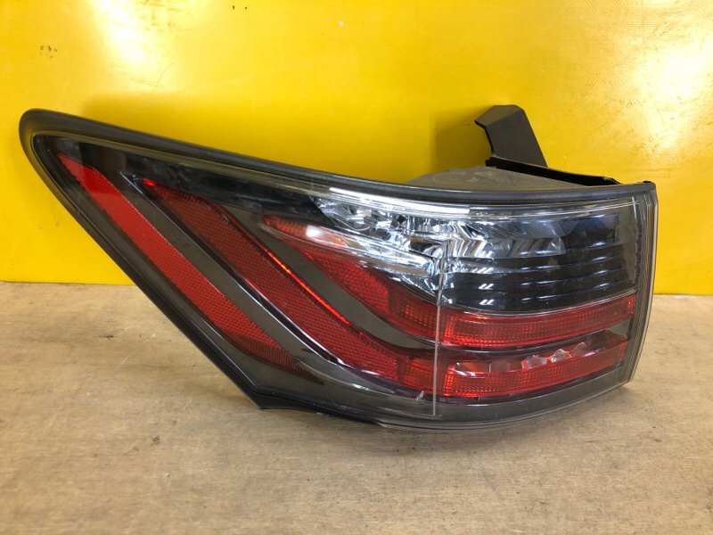 Фонарь наружный левый LEXUS CT200 11-17 8156176010 Б/У