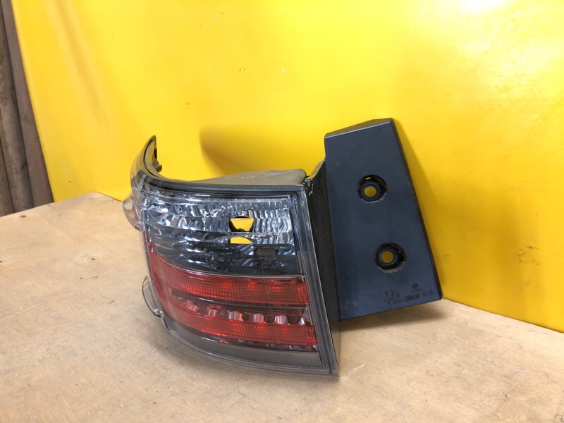 Фонарь наружный левый LEXUS CT200 11-17