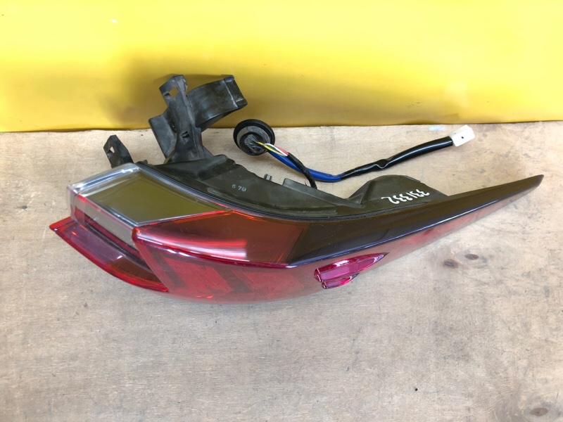 Фонарь наружный правый RX350/450 15-22 Фонарь наружный правый RX350/450 15-22