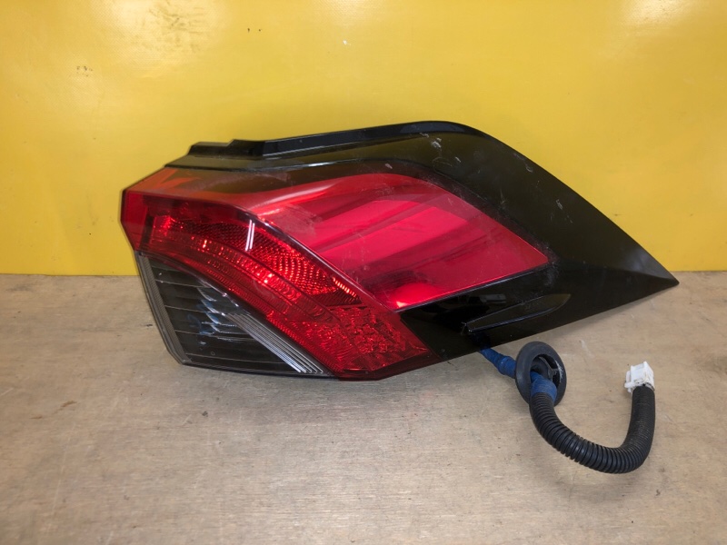Запчасть фонарь наружный правый TOYOTA RAV4 18- 8155142230 Б/У Фонарь наружный правый TOYOTA RAV4 18- 8155142230 Б/У